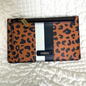 Fossil Women’s Logan Leather Zip Card Case Wallet with Keychain, Cheetah